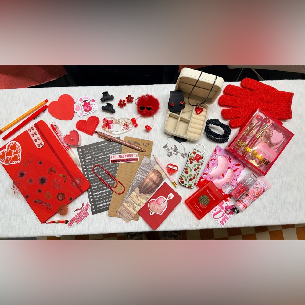 🖤❤️🤍Red and Black Bookish Bundle